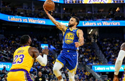 NBA季后赛西部决赛，湖人vs勇士，库里三分出手瞬间